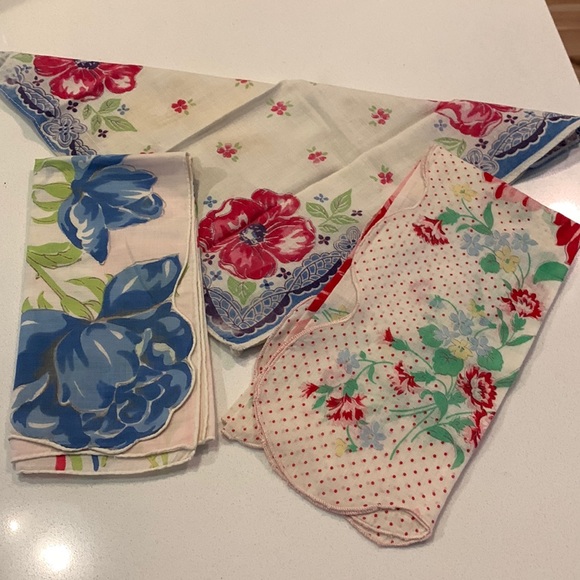 Accessories - Lot of 3 vintage hankerchiefs